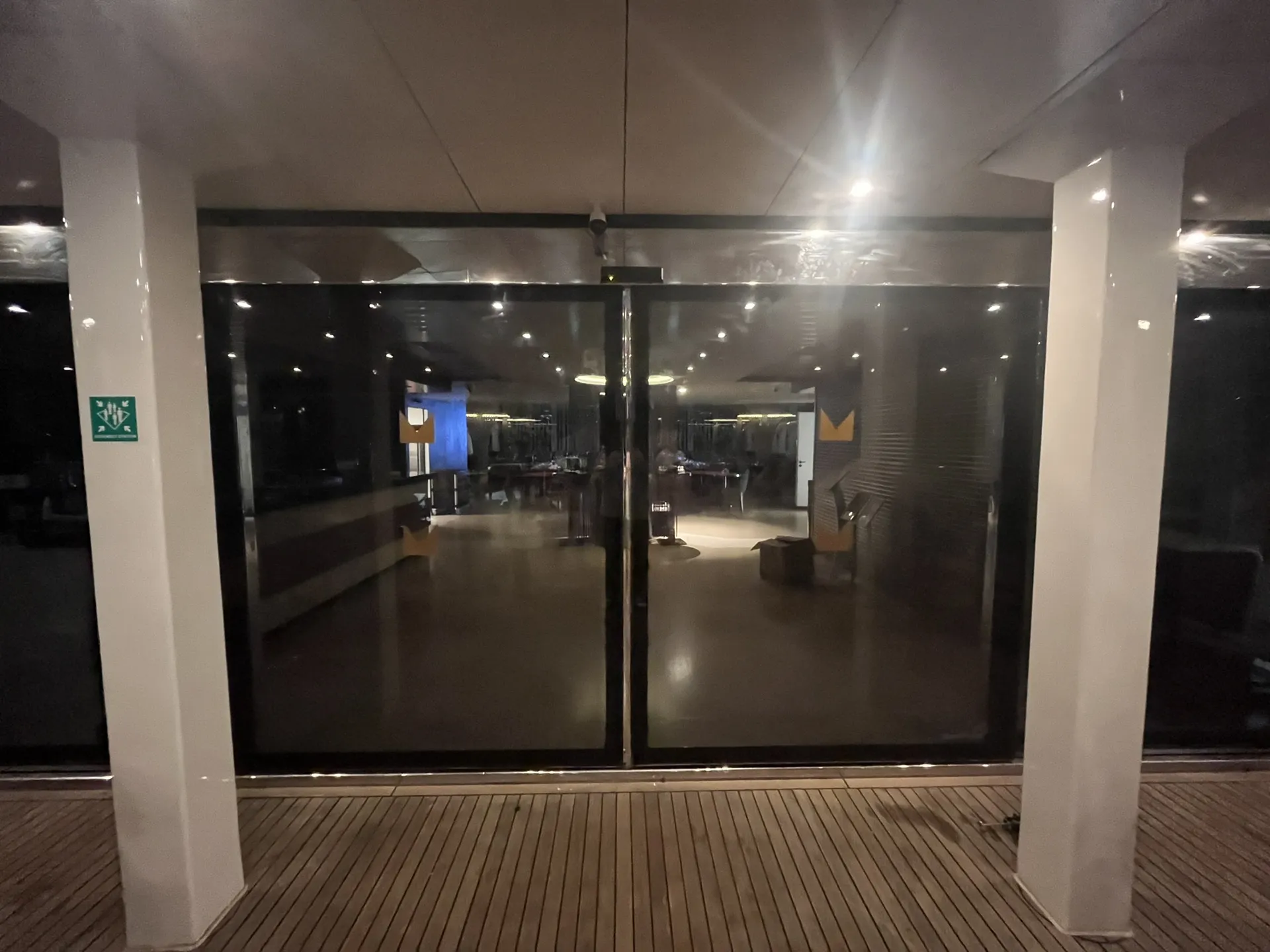 AUTOMATIC SLIDING DOOR